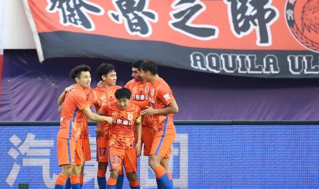 华体会体育-【中超综述】上海双雄两连平泰山领跑 京粤取连胜